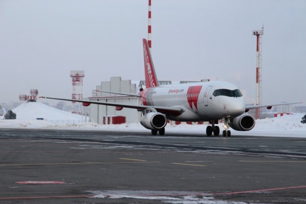 
									Журналистам показали самолет, который будет базироваться в Омске   [ФОТО]  