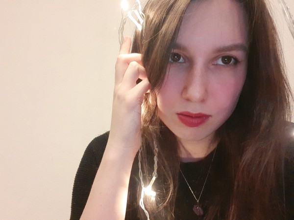 Певчая птица Марина Сиринн о поэзии, героизме и секс-индустрии Певчая птица Марина Сиринн о поэзии, героизме и секс-индустрии