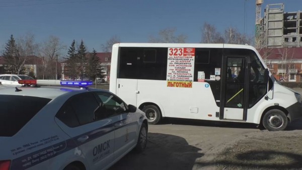 
									В Омске водители пассажирских автобусов массово нарушают ПДД 