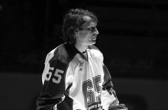 
									Умер «профессор» омского хоккея Сергей Елаков 