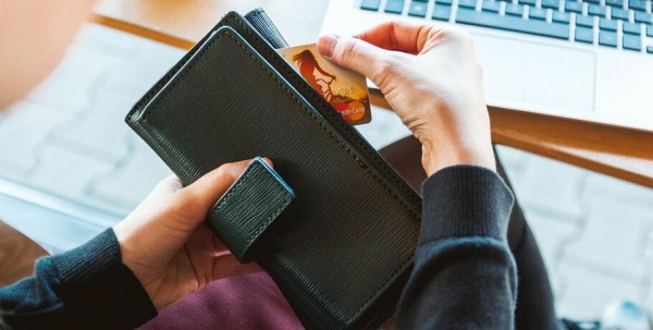 Люди боятся "оставаться" в деньгах: что происходит на рынке жилья в Омске