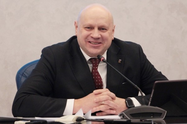 
									Только один инвестор готов избавить омичей от деревни в центре города 