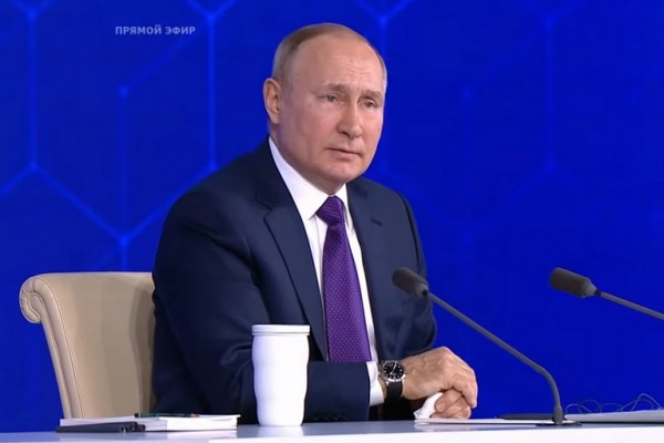 Путин поручил снизить уровень бедности в 2022 году   
									Путин поручил снизить уровень бедности в 2022 году