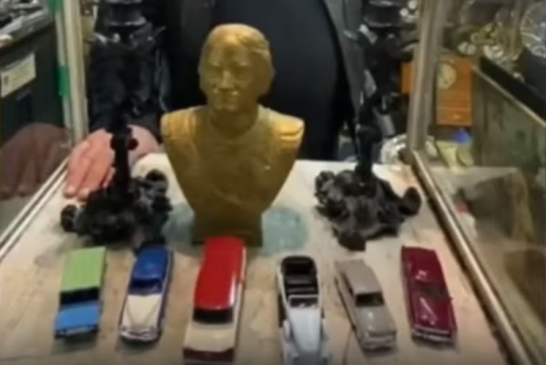 
									Из коттеджа в Омске вынесли бюст Петра I, мушкеты и саблю   [ФОТО]  