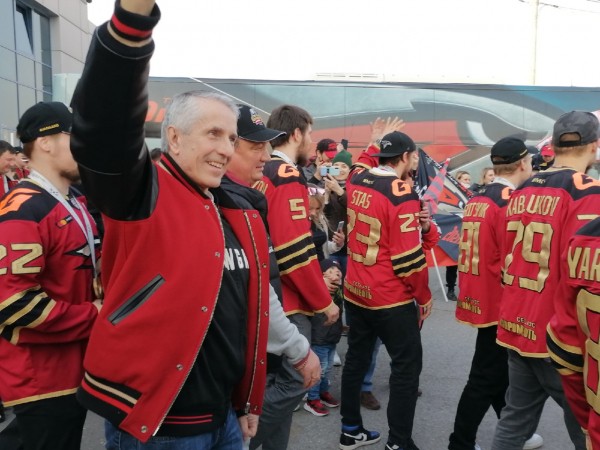 
									Руководство «Авангарда» назвало домыслами слова об уходе Хартли и его возможных преемниках 