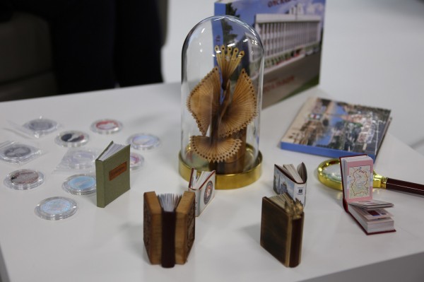 Омский левша представил книгу-птицу из дерева, которую доводил до совершенства несколько лет