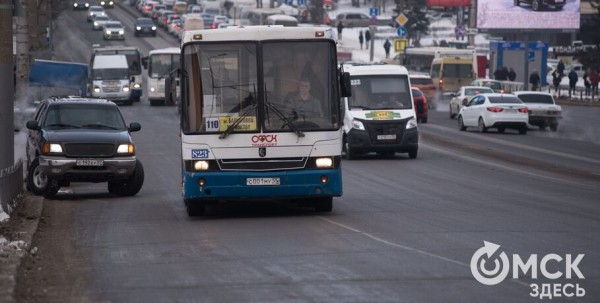 В родительский день к омским кладбищам отправят дополнительные автобусы