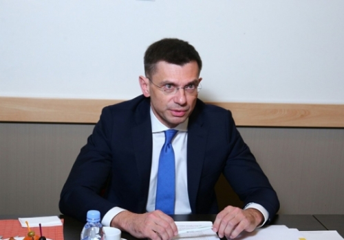 «1-я Пирожковая»: как вшивый все твердит про баню, а нам Хуснулин про метро «1-я Пирожковая»: как вшивый все твердит про баню, а нам Хуснулин про метро