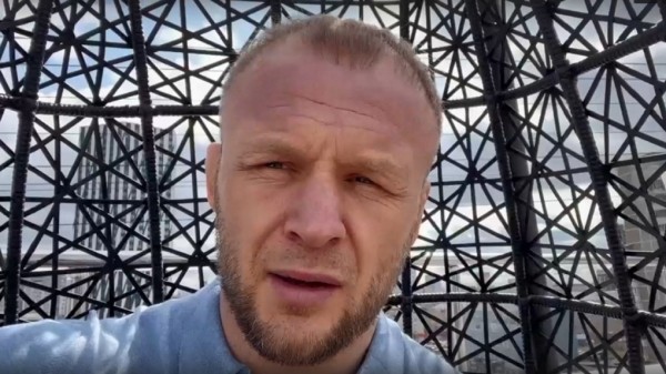 Глупо обвинять в предательстве: омский боец Шлеменко высказался о поединках Бетербиева под флагом Канады