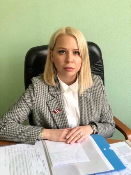 
									Чем заправляет 3 иномарки самый бедный омский депутат? 