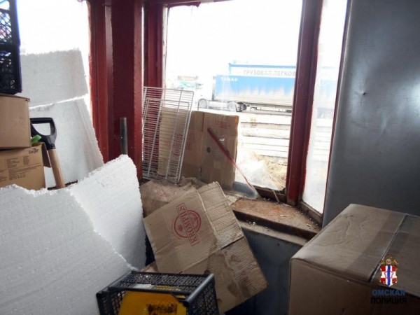 
									Житель Омской области разбил окно магазина и украл пиво    [ФОТО]  