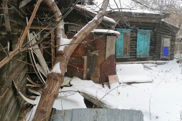 
									В центре Омска за 11 млн продают дом без воды и электричества   [ФОТО]  