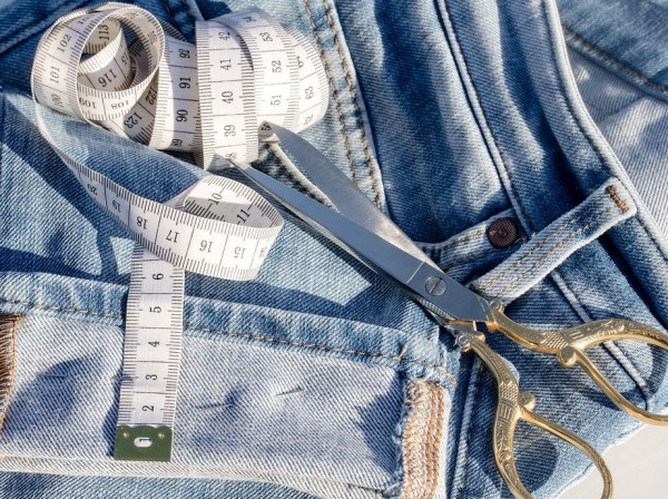 
									Новая не по карману: омичи массово ремонтируют одежду и обувь 