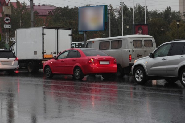 
									В Москве боятся, что выхлопные газы от машин «добьют» омский воздух 