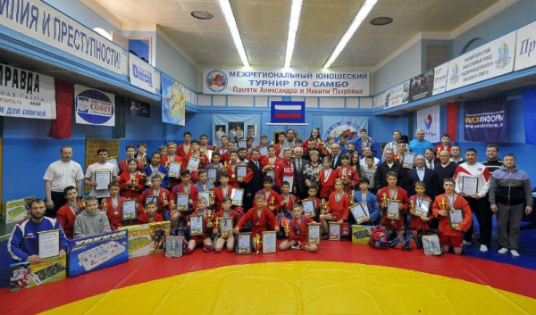 
									В Омске пройдет турнир по самбо памяти Александра и Никиты Петровых 