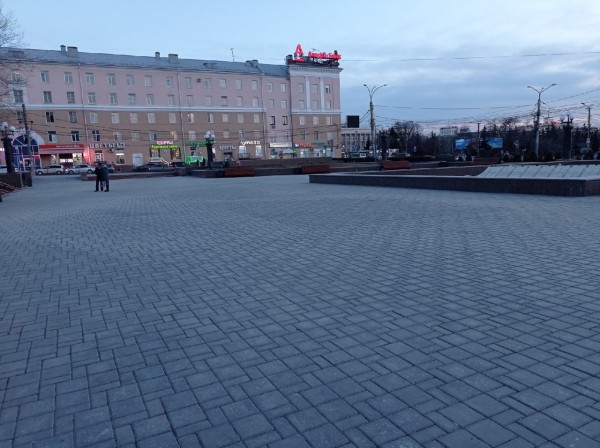 
									Торчащая арматура и провалившаяся плитка: как обновленные омские парки пережили зиму?   [ФОТО]  