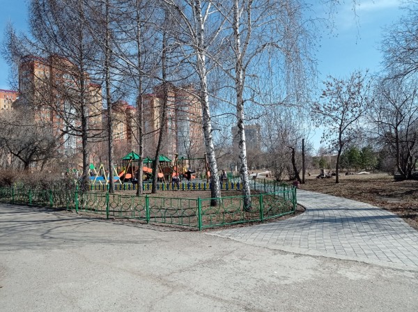 
									Торчащая арматура и провалившаяся плитка: как обновленные омские парки пережили зиму?   [ФОТО]  