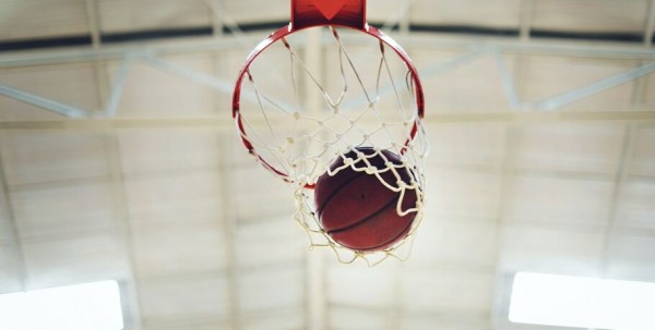 "Нефтяник" вышел во второй раунд плей-офф Суперлиги