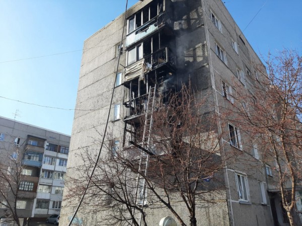 
									В омской пятиэтажке полностью выгорели балконы    [ФОТО]    