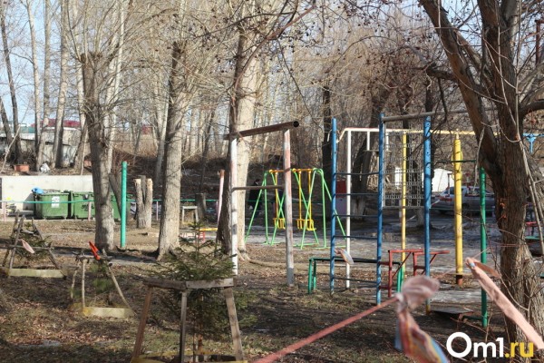 «Кирпичи летают, как птицы»: омичи – о разрушающейся пятиэтажке на проспекте Мира «Кирпичи летают, как птицы»: омичи – о разрушающейся пятиэтажке на проспекте Мира