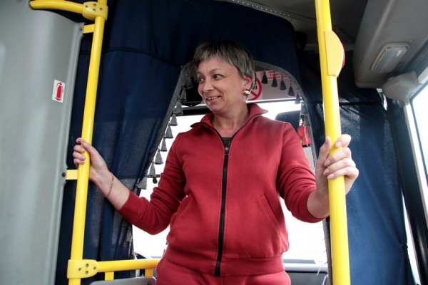 
									«Пришлось драться с мужчинами»: как хрупкая омичка уже 12 лет водит маршрутку 