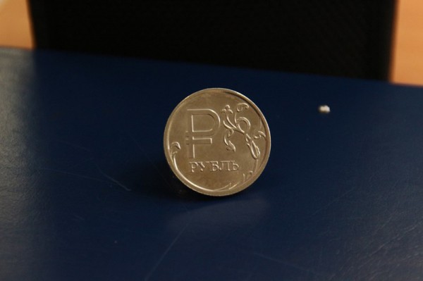 
									Сколько будет стоить рубль к майским праздникам? 