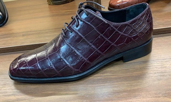 
									Новая не по карману: омичи массово ремонтируют одежду и обувь 