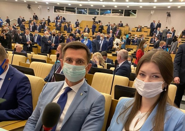 
									Фадина за год заработала в десятки раз меньше, чем Антропенко 