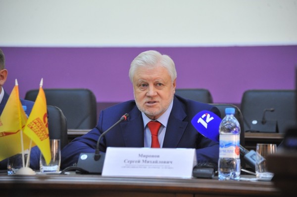 
									Миронов предложил отменить ЕГЭ из-за нехватки бумаги 