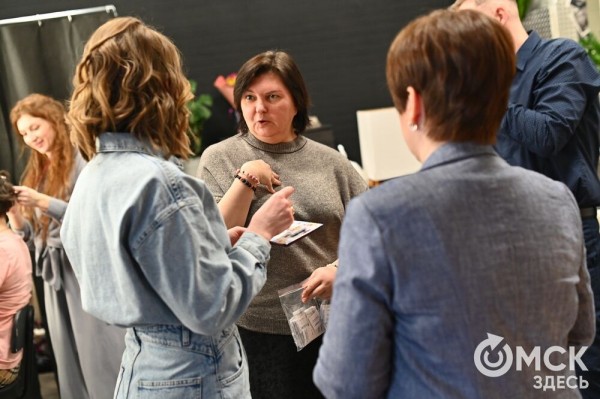 Улыбнуться жизни и всему миру: в Омске готовят необычную выставку Улыбнуться жизни и всему миру: в Омске готовят необычную выставку