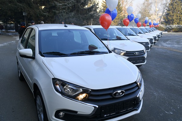 
									«Лада» за 2 млн и иномарка по цене трехкомнатной квартиры: что происходит с рынком новых авто в Омске? 