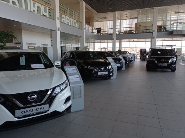 
									«Лада» за 2 млн и иномарка по цене трехкомнатной квартиры: что происходит с рынком новых авто в Омске? 