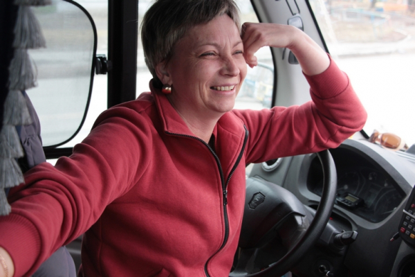 
									«Пришлось драться с мужчинами»: как хрупкая омичка уже 12 лет водит маршрутку 