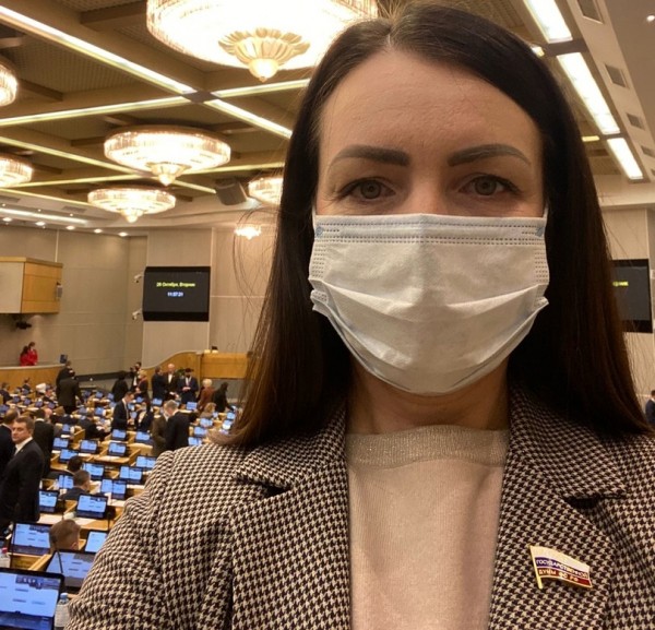 
									Фадина за год заработала в десятки раз меньше, чем Антропенко 