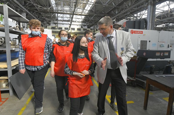 
									Юных омичей приглашают на экскурсии по предприятиям 