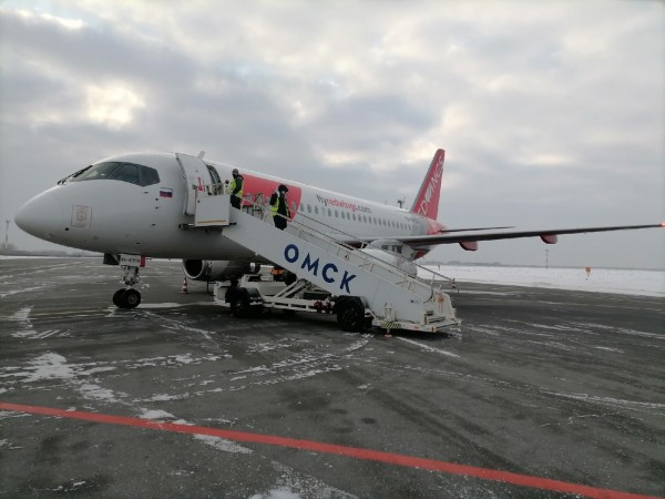 
									Журналистам показали самолет, который будет базироваться в Омске   [ФОТО]  