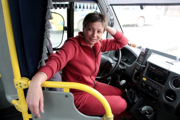 
									«Пришлось драться с мужчинами»: как хрупкая омичка уже 12 лет водит маршрутку 