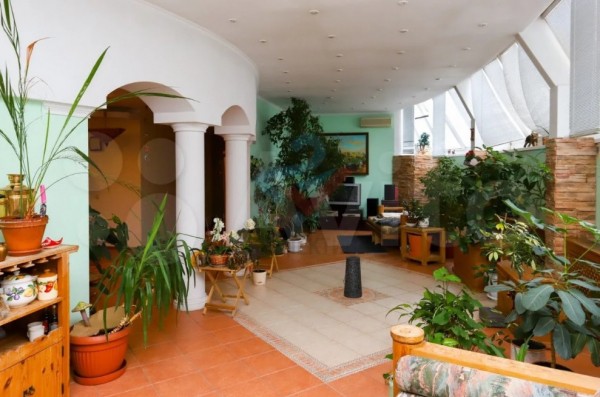 Люди боятся "оставаться" в деньгах: что происходит на рынке жилья в Омске