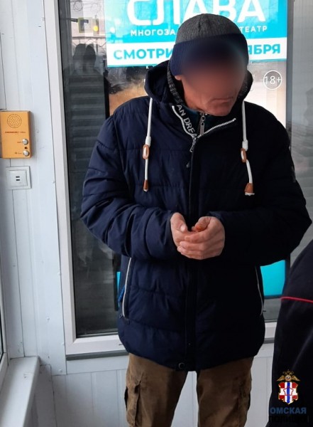 
									Омич уснул в квартире друга и лишился новых кроссовок    [ФОТО]  