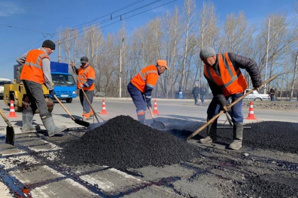 
									Шелест пообещал отремонтировать 500 участков дорог в Омске 
