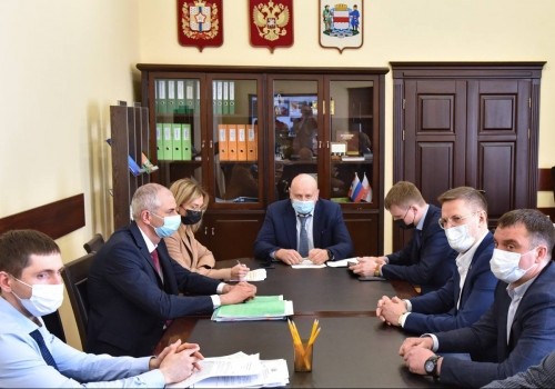 Мэр Шелест уговорил компанию «Вуш» на оформление парковок для самокатов Мэр Шелест уговорил компанию «Вуш» на оформление парковок для самокатов