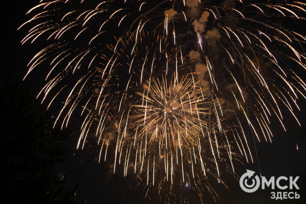 Зрителями праздничного салюта стали 80 тысяч омичей Зрителями праздничного салюта стали 80 тысяч омичей