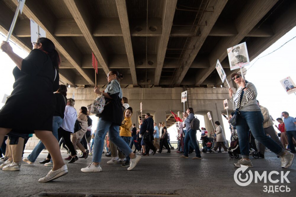 Более тысячи омичей прошли в "Бессмертном полку"