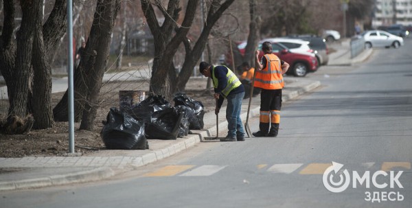 Омичи после праздничных мероприятий оставили на улицах города 5 тонн мусора