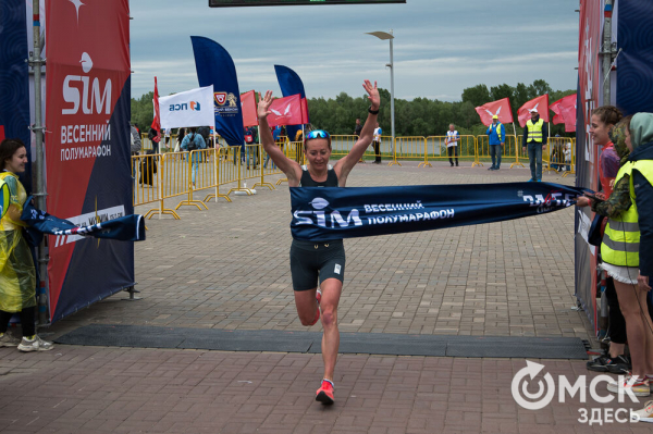 Эмоциональный "ЗаБЕГ" в Омске прошёл всероссийский полумарафон 