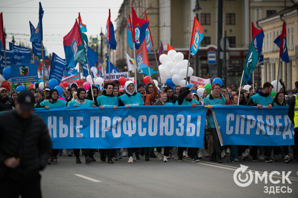 Труд, весна, песни Майданова: смотрим, как прошло в Омске первомайское шествие Труд, весна, песни Майданова: смотрим, как прошло в Омске первомайское шествие