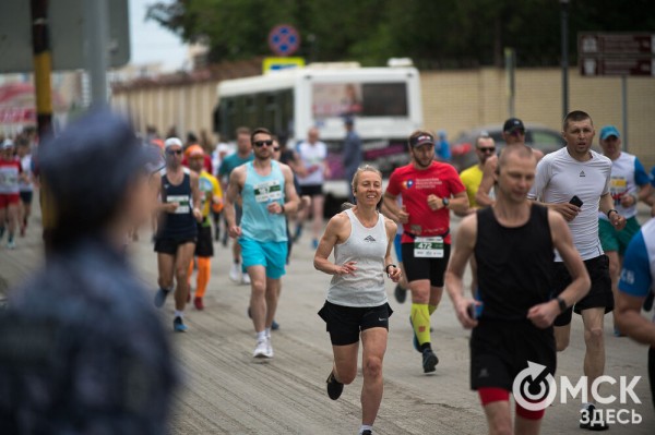 Эмоциональный "ЗаБЕГ" в Омске прошёл всероссийский полумарафон 