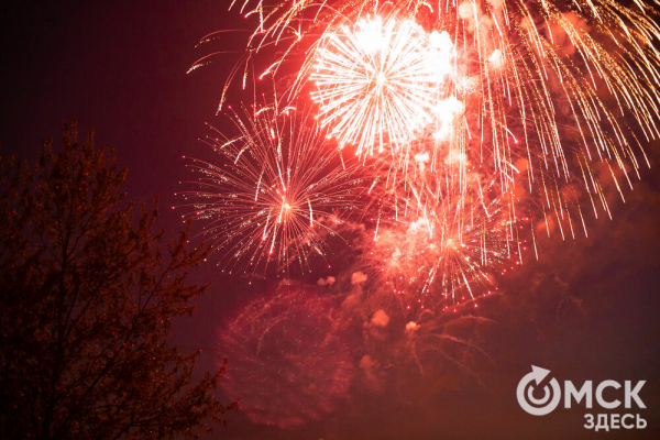 Зрителями праздничного салюта стали 80 тысяч омичей Зрителями праздничного салюта стали 80 тысяч омичей