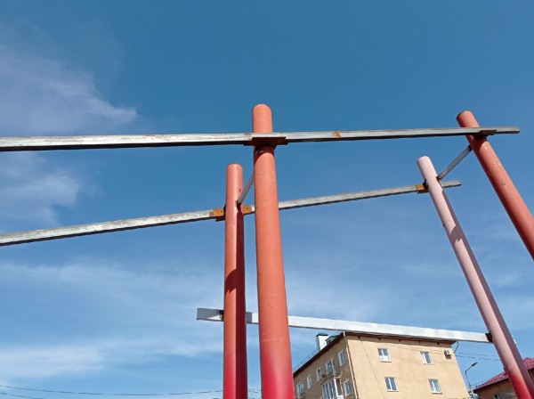 
									Торчащая арматура и провалившаяся плитка: как обновленные омские парки пережили зиму?   [ФОТО]  