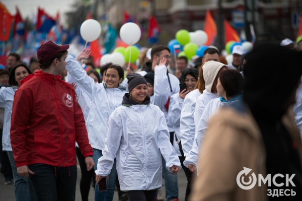 Труд, весна, песни Майданова: смотрим, как прошло в Омске первомайское шествие Труд, весна, песни Майданова: смотрим, как прошло в Омске первомайское шествие